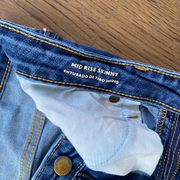Universal Thread | Mid Rise Skinny Jeans - Picture 4 of 5